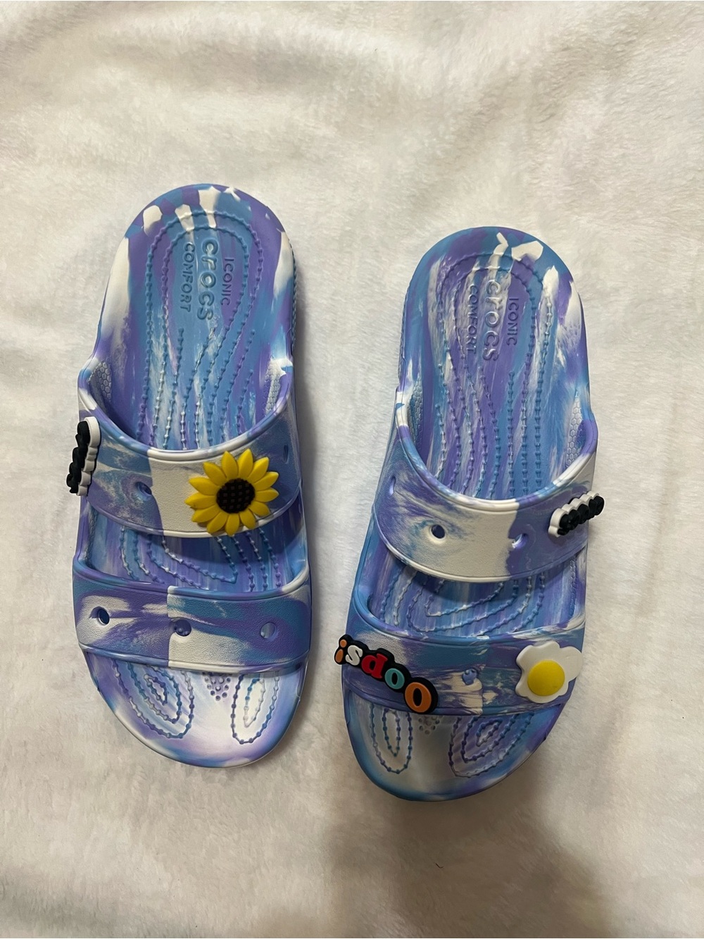 CROCSWomen’s Tie-Dye Purple Blue White Slide Sandals with Sunflower Jibbitz